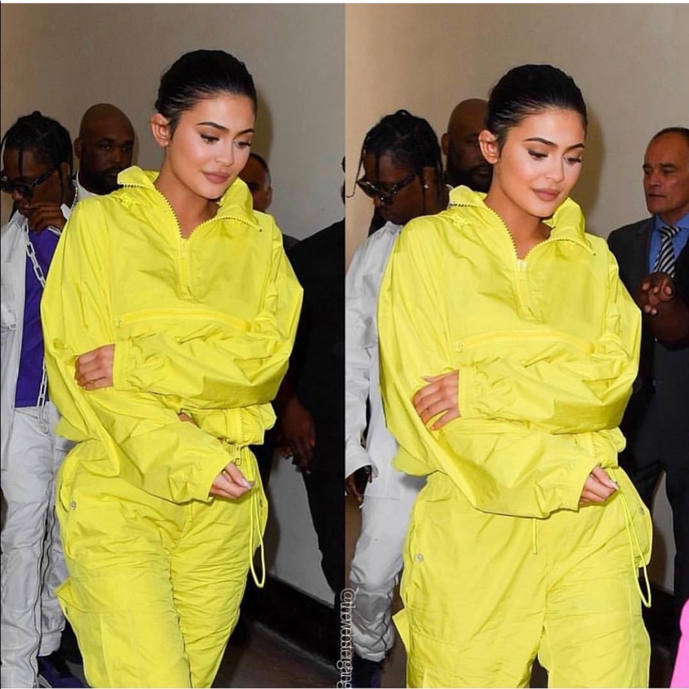 KYLIE JENNER SIMILAR TRACKSUIT